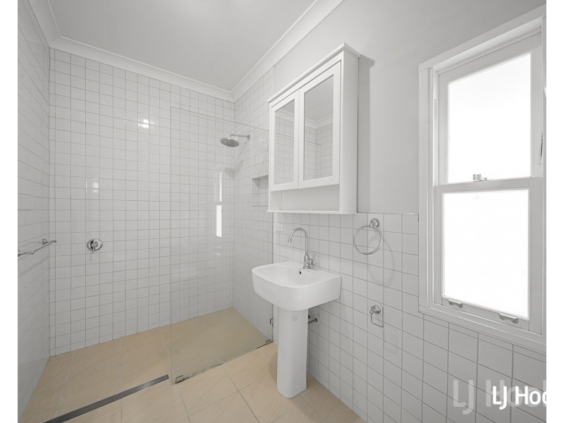 8 O’Hanlon Road, Queanbeyan NSW 2620