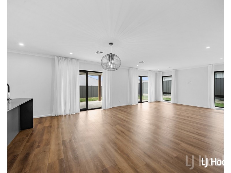 108 Weatherstone Circuit, Googong NSW 2620