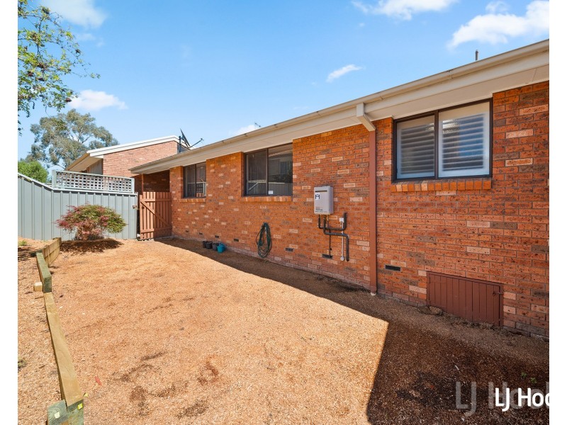 2/12 Lazarus Crescent, Queanbeyan NSW 2620