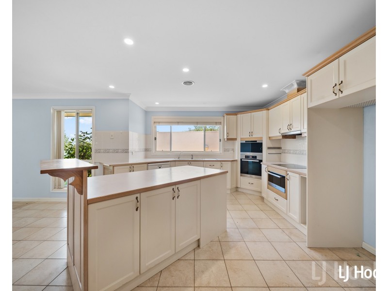 87 Ironbark Circuit, Jerrabomberra NSW 2619