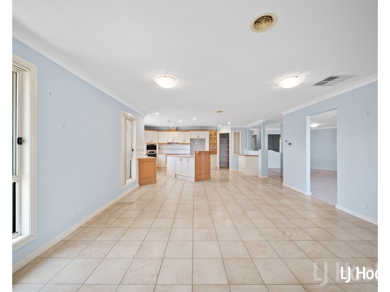 87 Ironbark Circuit, Jerrabomberra NSW 2619