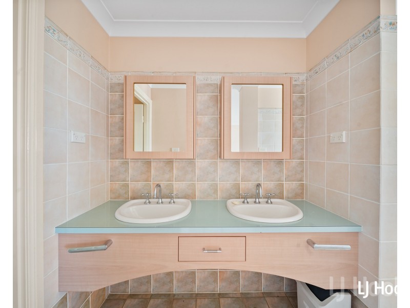 87 Ironbark Circuit, Jerrabomberra NSW 2619