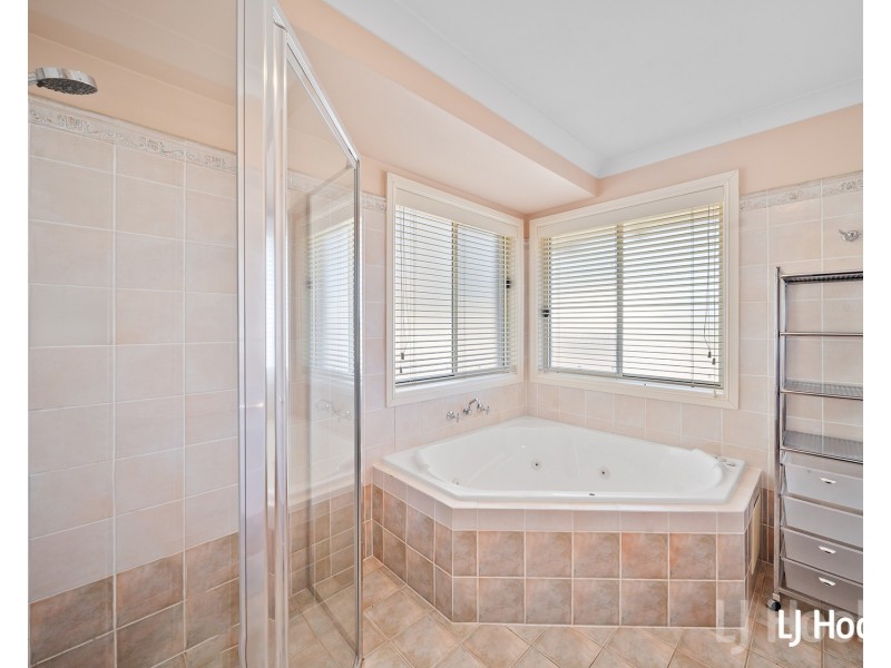 87 Ironbark Circuit, Jerrabomberra NSW 2619