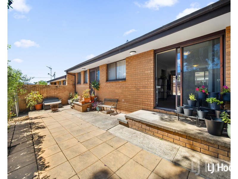 2/69 Donald Road, Queanbeyan NSW 2620