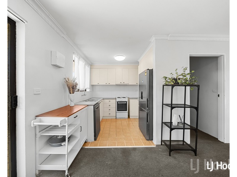 2/69 Donald Road, Queanbeyan NSW 2620