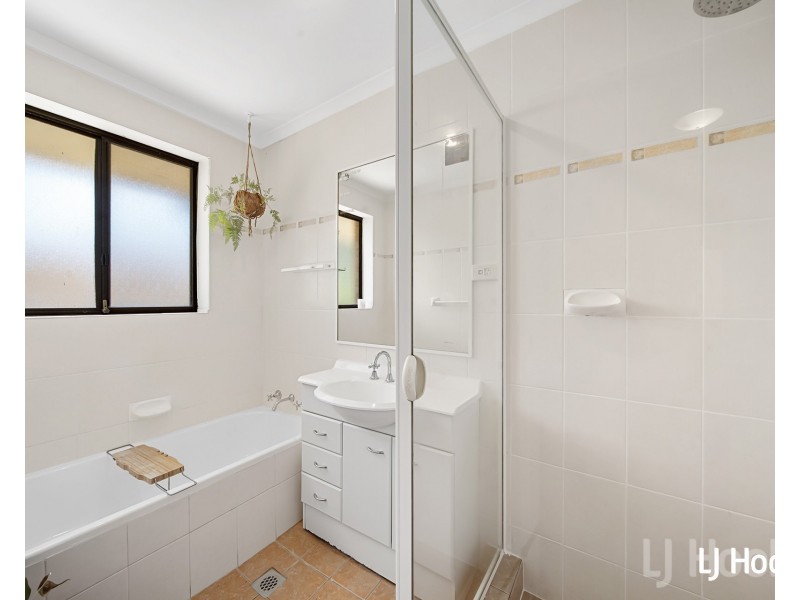 2/69 Donald Road, Queanbeyan NSW 2620