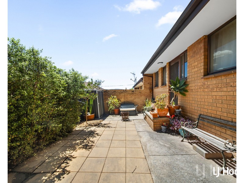 2/69 Donald Road, Queanbeyan NSW 2620