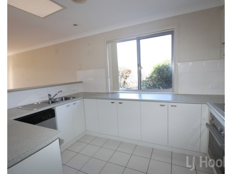 6/11 Doeberl Place, Queanbeyan NSW 2620