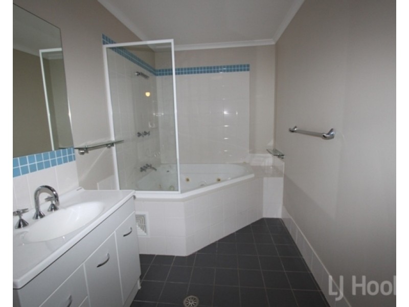 6/11 Doeberl Place, Queanbeyan NSW 2620