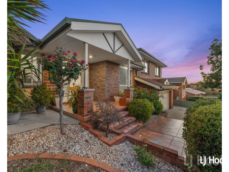 69 Crest Park Parade, Queanbeyan West NSW 2620