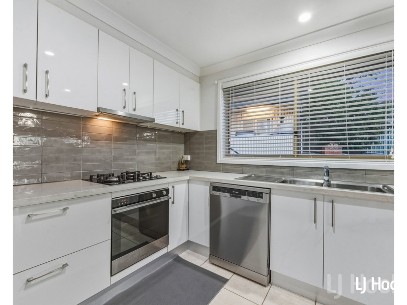 69 Crest Park Parade, Queanbeyan West NSW 2620