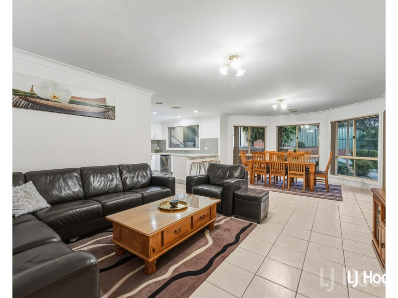 69 Crest Park Parade, Queanbeyan West NSW 2620