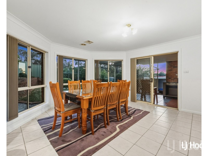 69 Crest Park Parade, Queanbeyan West NSW 2620