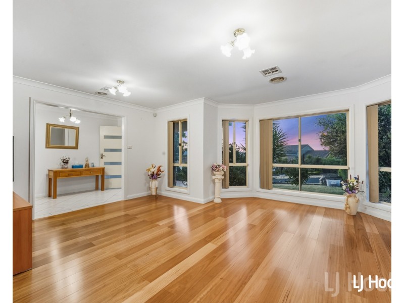 69 Crest Park Parade, Queanbeyan West NSW 2620