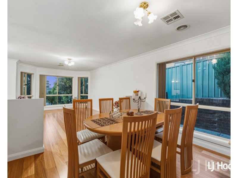69 Crest Park Parade, Queanbeyan West NSW 2620