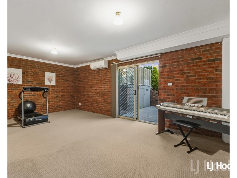 69 Crest Park Parade, Queanbeyan West NSW 2620