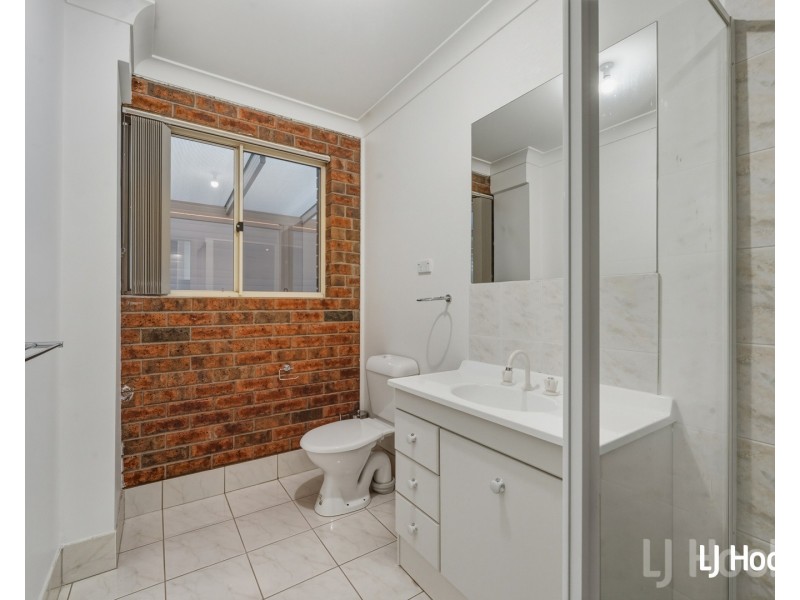 69 Crest Park Parade, Queanbeyan West NSW 2620