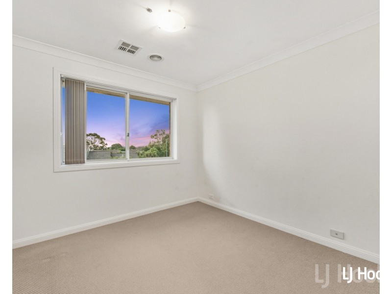 69 Crest Park Parade, Queanbeyan West NSW 2620