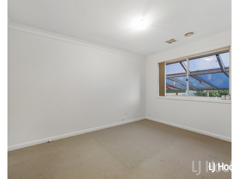 69 Crest Park Parade, Queanbeyan West NSW 2620