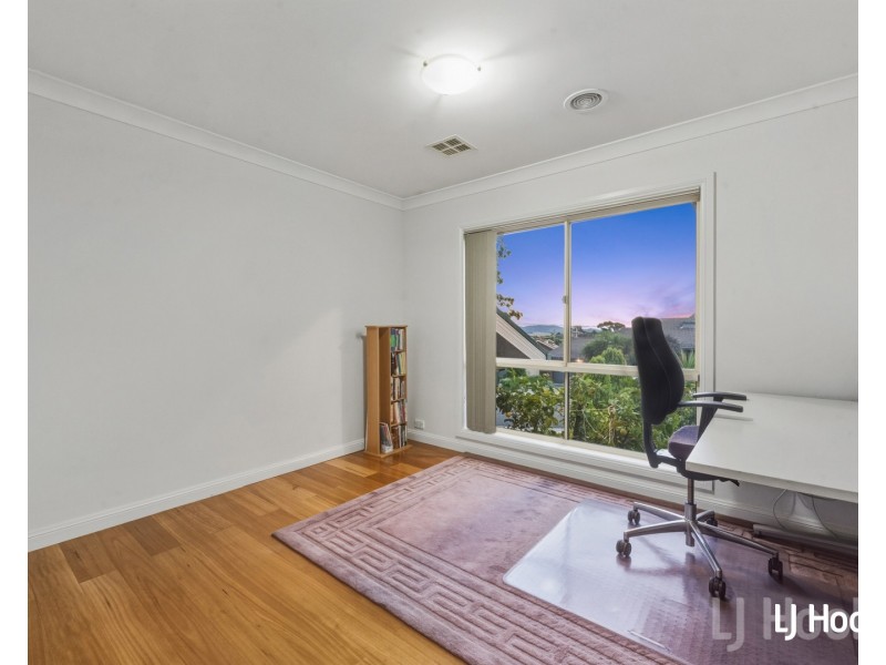 69 Crest Park Parade, Queanbeyan West NSW 2620