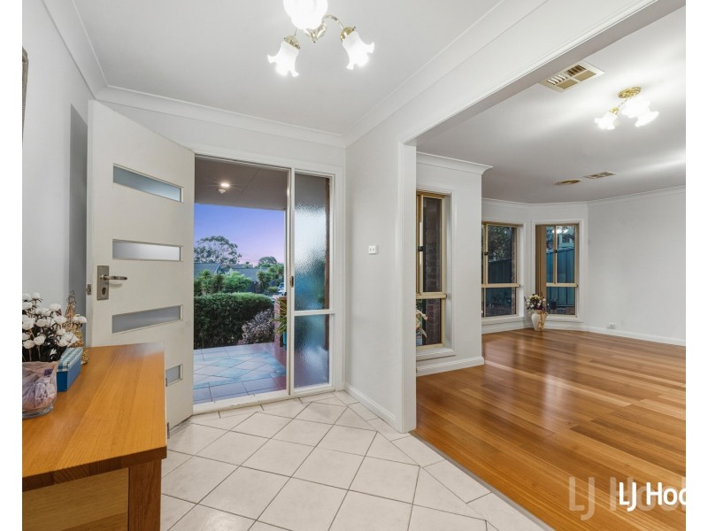69 Crest Park Parade, Queanbeyan West NSW 2620