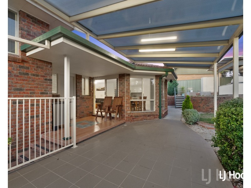 69 Crest Park Parade, Queanbeyan West NSW 2620