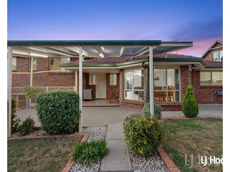 69 Crest Park Parade, Queanbeyan West NSW 2620