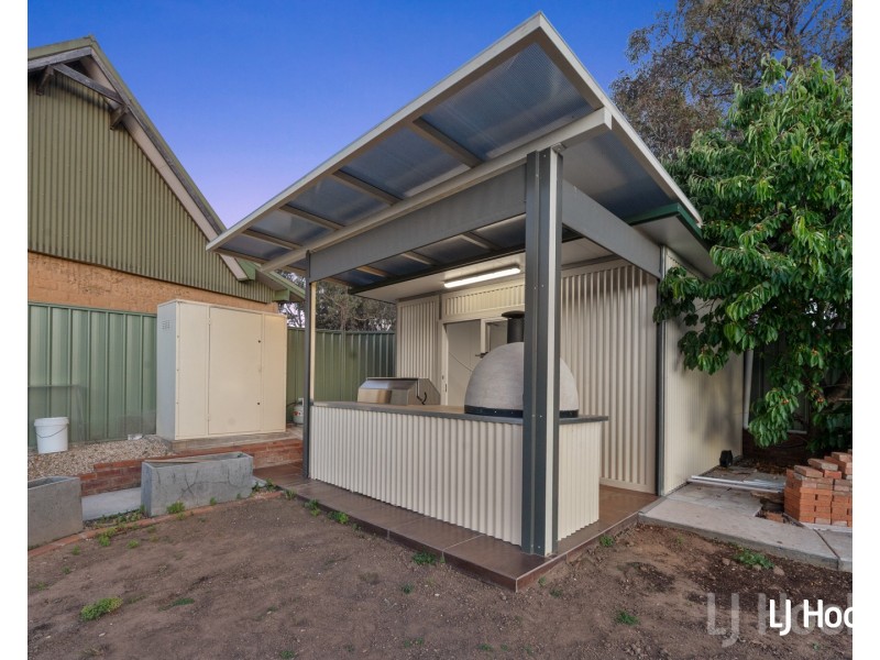 69 Crest Park Parade, Queanbeyan West NSW 2620
