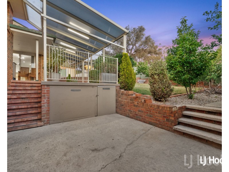 69 Crest Park Parade, Queanbeyan West NSW 2620