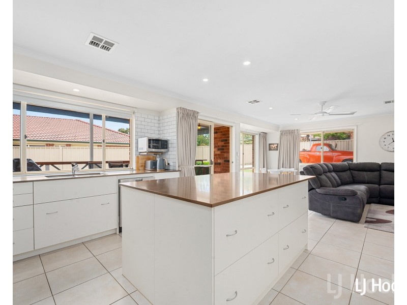 12 Majura Place, Jerrabomberra NSW 2619