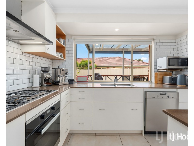 12 Majura Place, Jerrabomberra NSW 2619