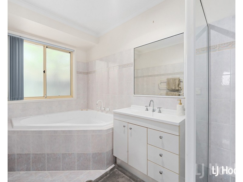 12 Majura Place, Jerrabomberra NSW 2619