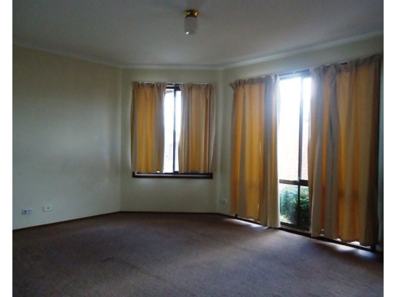 1/12 Hakea Street, Queanbeyan NSW 2620