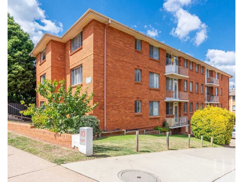 2/34 Uriarra Road, Queanbeyan NSW 2620