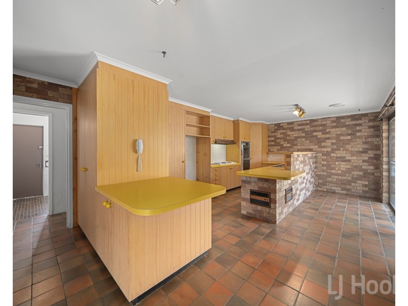 14 Hayley Crescent, Karabar NSW 2620