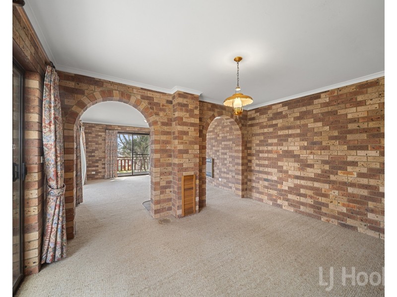 14 Hayley Crescent, Karabar NSW 2620