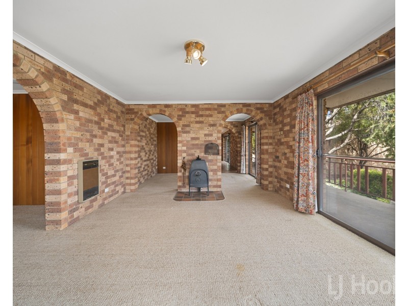 14 Hayley Crescent, Karabar NSW 2620