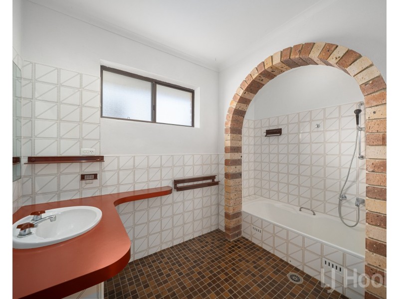 14 Hayley Crescent, Karabar NSW 2620