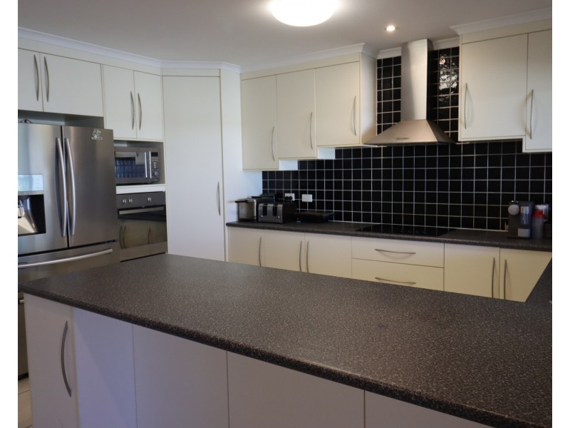 2 Mark Crescent, Glenella QLD 4740