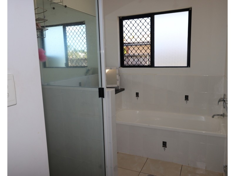 2 Mark Crescent, Glenella QLD 4740