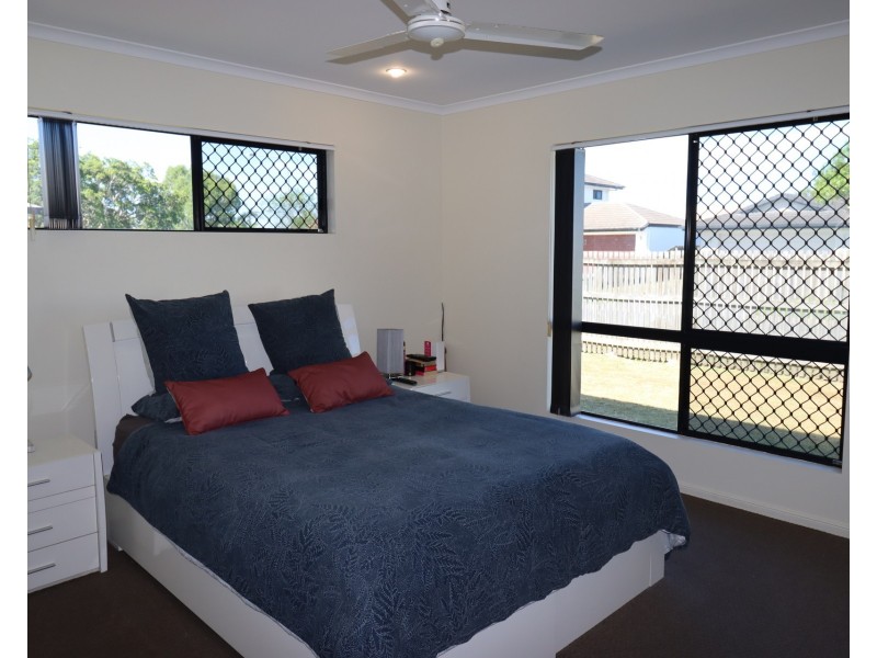 2 Mark Crescent, Glenella QLD 4740