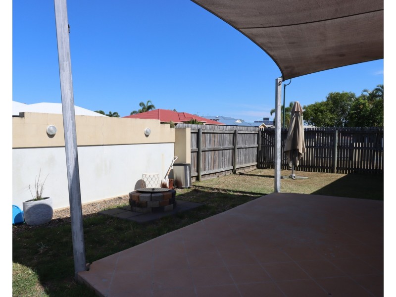 2 Mark Crescent, Glenella QLD 4740