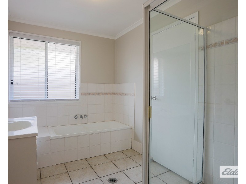 100 Broomdykes Drive, Beaconsfield QLD 4740