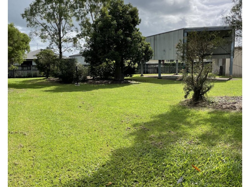 15 Cemetery Road, Sarina QLD 4737