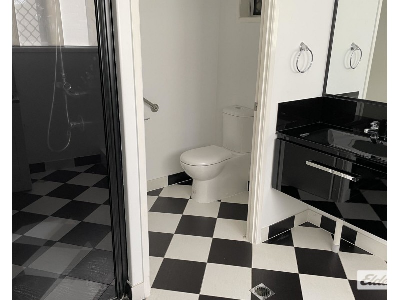 15 Cemetery Road, Sarina QLD 4737