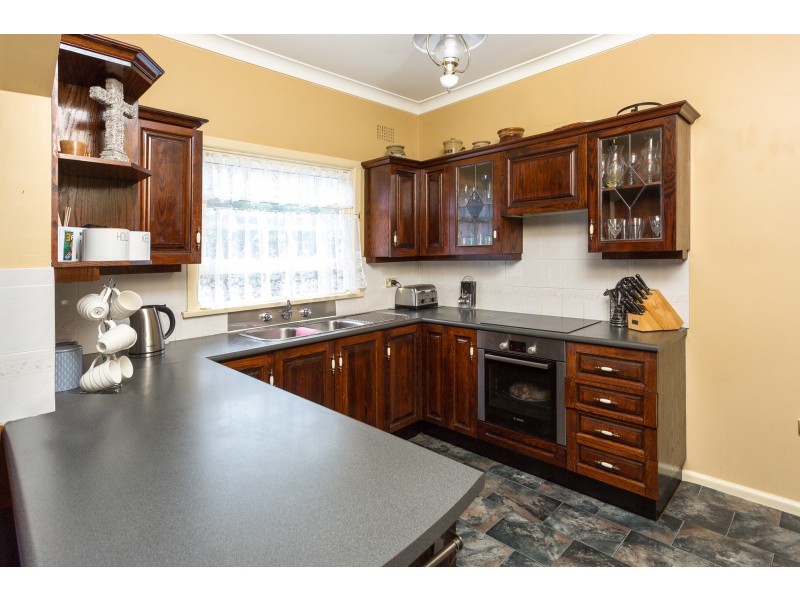 81 Thomas Street, Picnic Point NSW 2213