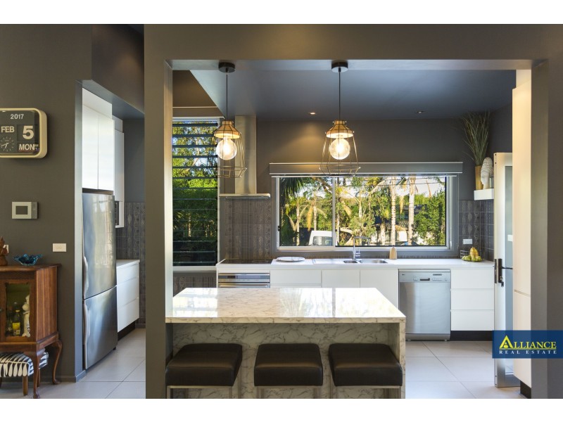 910 Henry Lawson Drive, Picnic Point NSW 2213