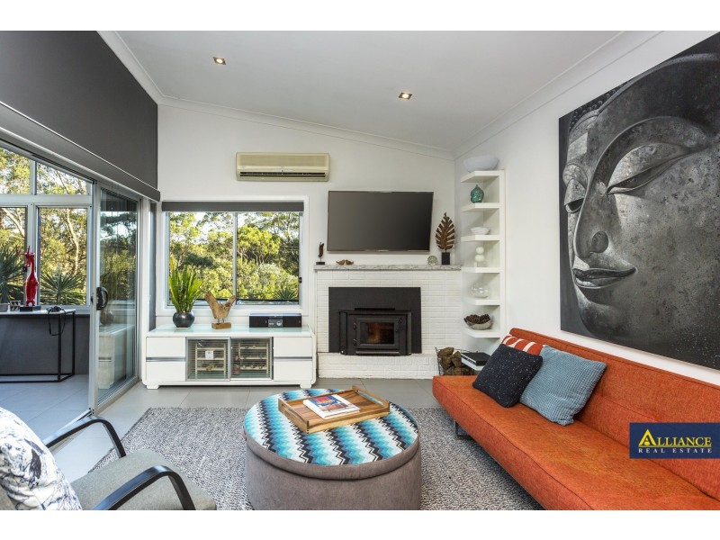 910 Henry Lawson Drive, Picnic Point NSW 2213