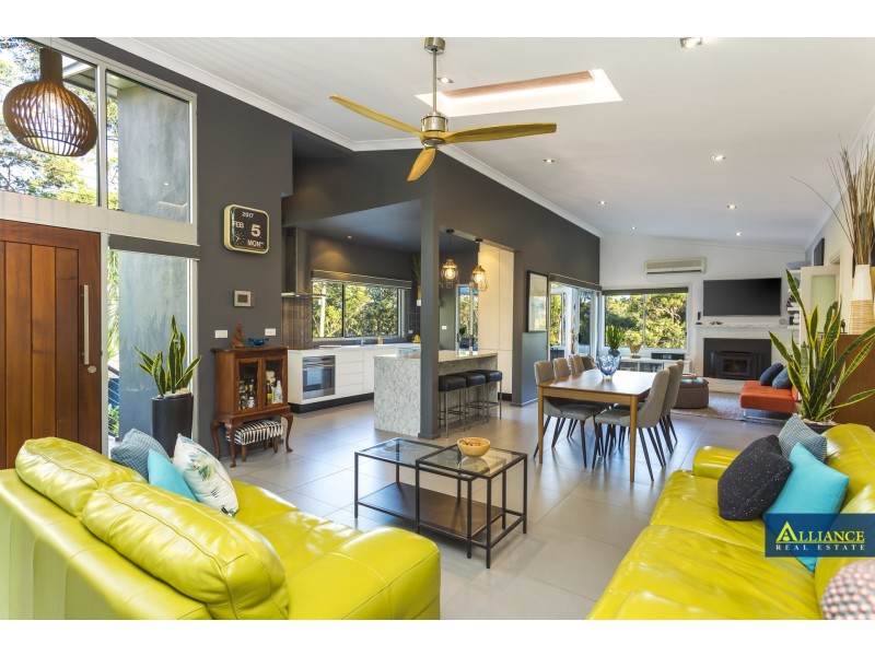 910 Henry Lawson Drive, Picnic Point NSW 2213