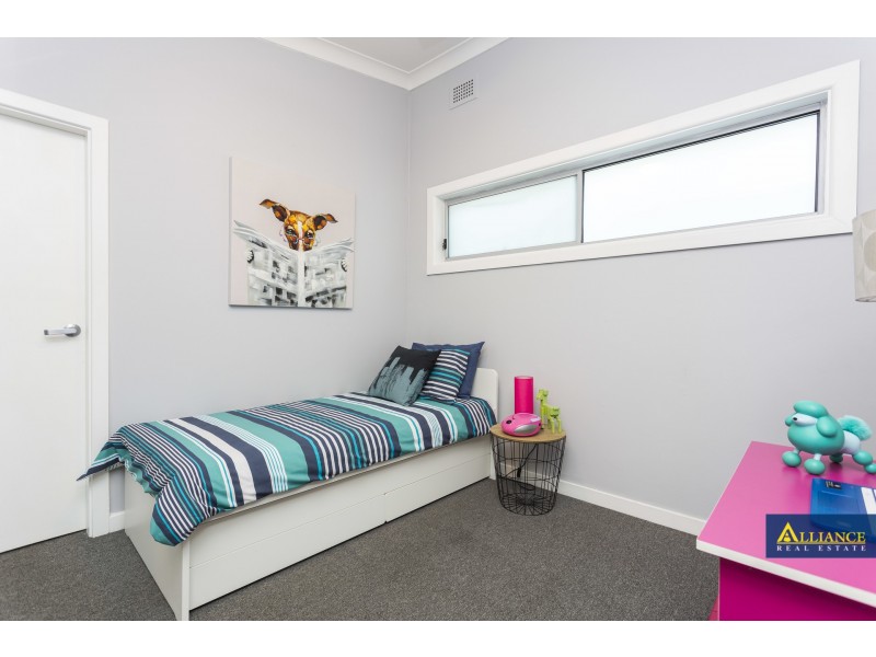 910 Henry Lawson Drive, Picnic Point NSW 2213